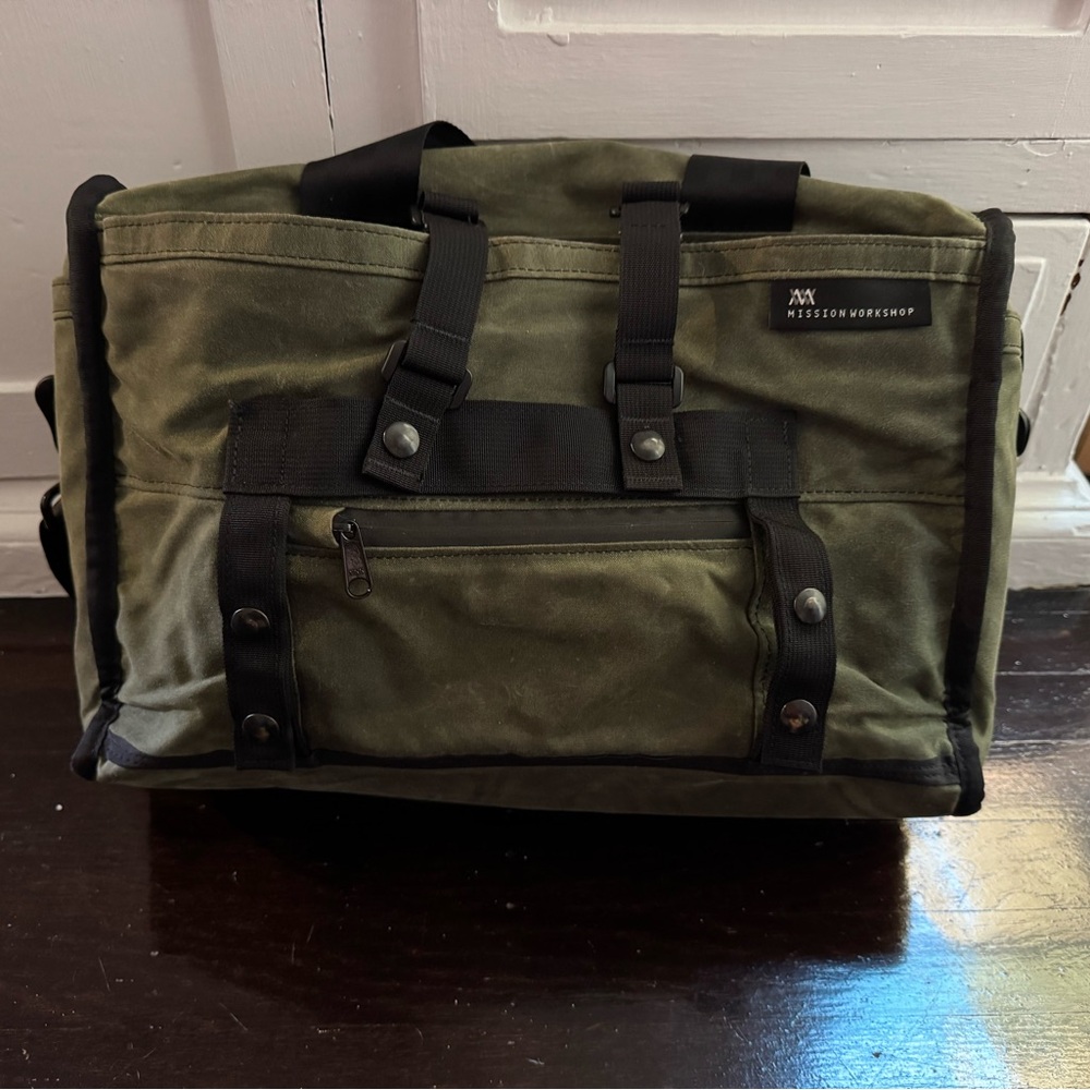 Mission Workshop Men's Weatherproof Olive Transit Laptop Brief